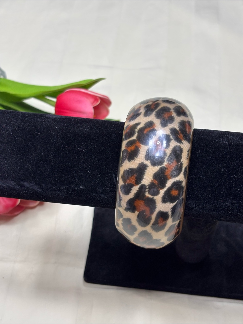Chunky Resin Leopard Print
Bangle Bracelet - Wide Clear
Acrylic